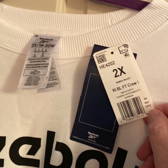 Nwt Reebok athletic sweatshirt - Picture 2 of 6